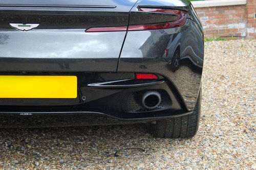 2017 Aston Martin DB11 Launch Edition - AMR Upgrade Te koop (foto 87 van 151)