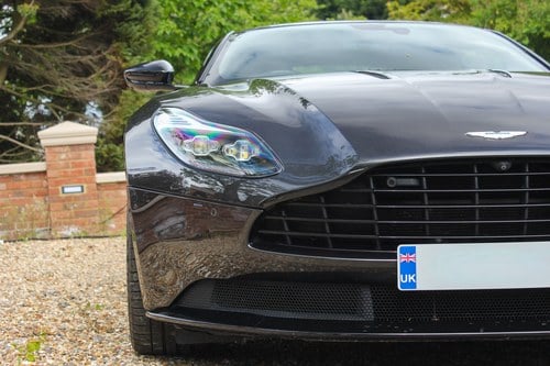 2017 Aston Martin DB11 Launch Edition - AMR Upgrade Te koop (foto 119 van 151)