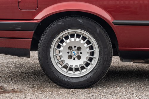 1990 BMW 316i Lux Auto (E30) En venta (imagen 39 de 150)