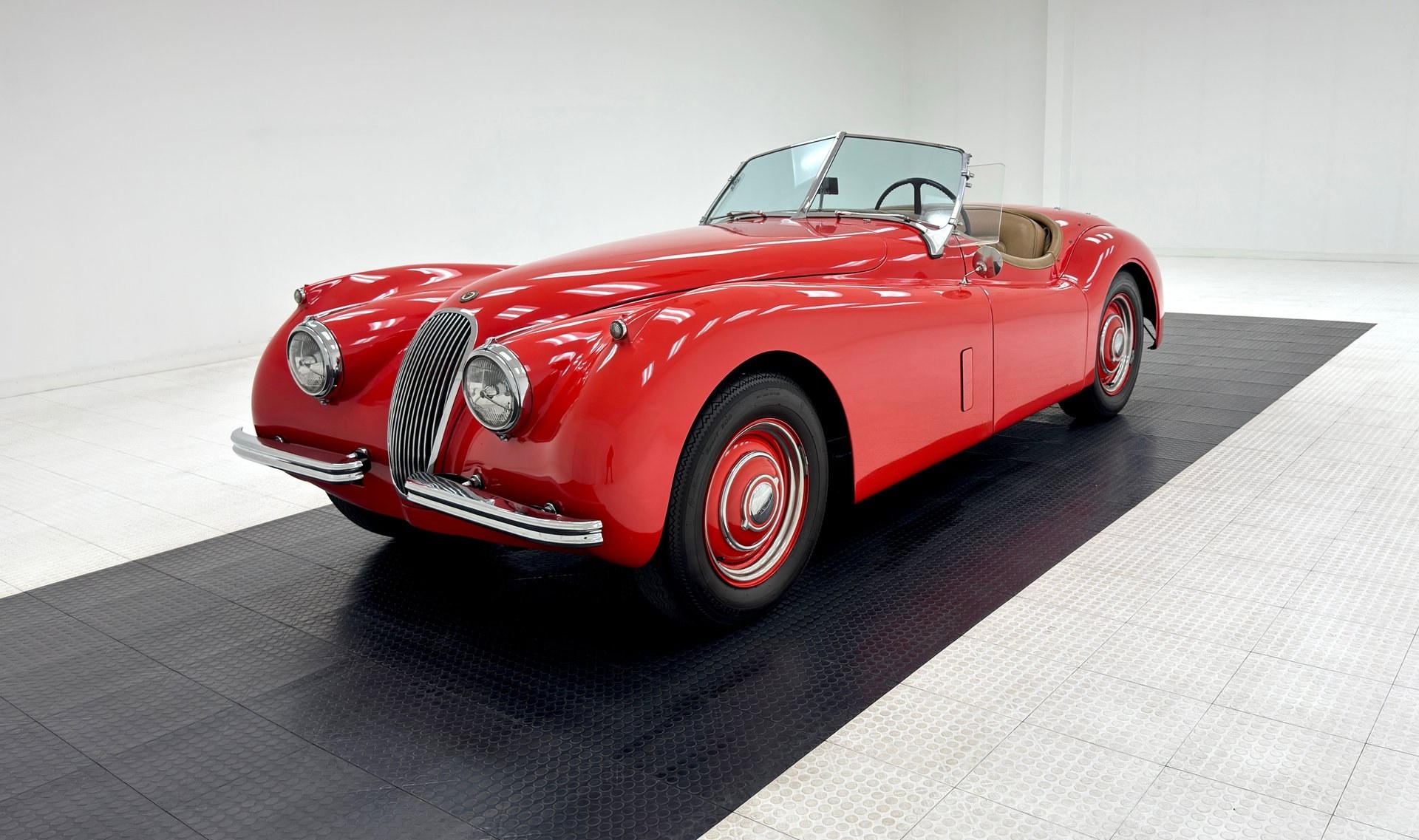 1954 Jaguar XK120 Roadster, foto 1