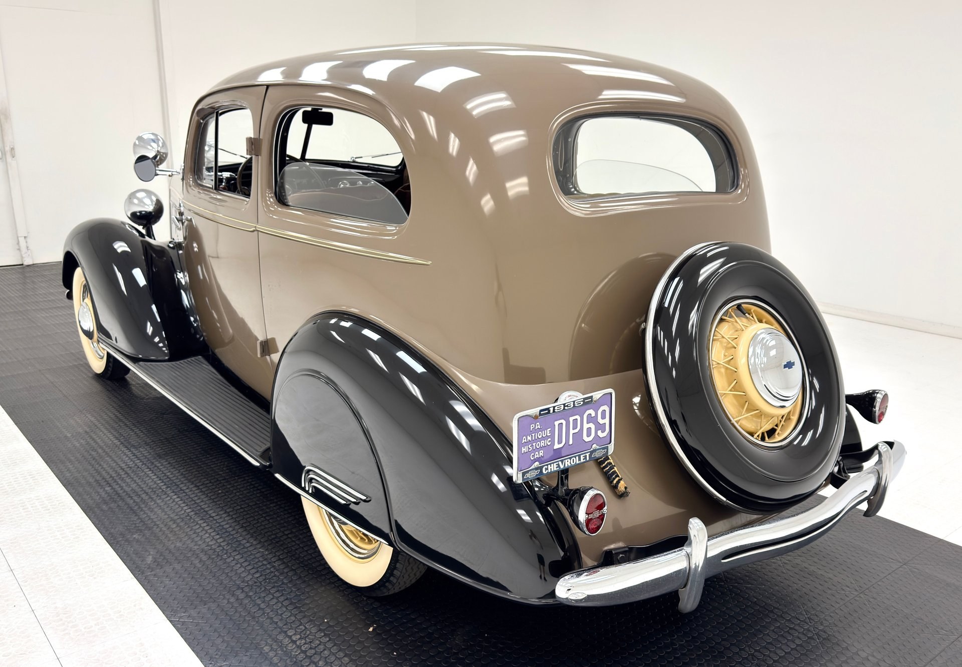 1935 Chevrolet Master Deluxe 2 Door Town Sedan, foto 3