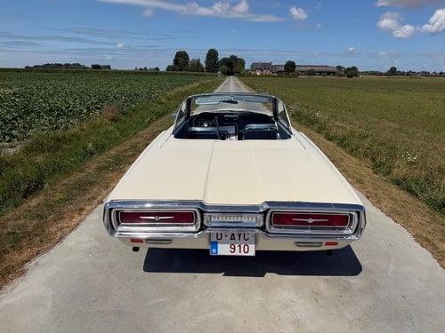 Ford Thunderbird 390 CI 6,4 L V8 de 1964 In vendita (immagine 5 di 93)