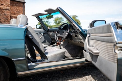 1984 Mercedes-Benz 280 SL R107 - 38,955 miles For Sale (picture 65 of 313)