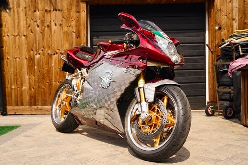 2001 MV Agusta F4 750 by John Tooze of Born To Be Wild till salu (bild 38 av 124)