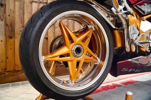2001 MV Agusta F4 750 by John Tooze of Born To Be Wild till salu (bild 42 av 124)