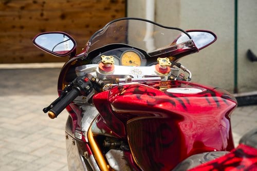 2001 MV Agusta F4 750 by John Tooze of Born To Be Wild till salu (bild 58 av 124)