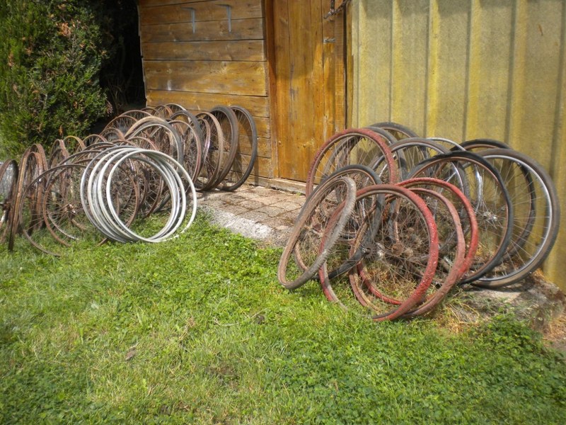 LOT DE 80 ROUES vélos , cycles - 2 LOT DE 80 ROUES vélos , cycles - 2