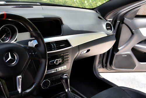 2014 Mercedes-Benz C63 AMG Coupe 6,3L V8 Te koop (foto 27 van 73)