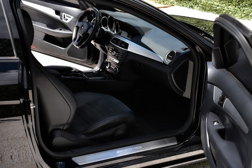 2014 Mercedes-Benz C63 AMG Coupe 6,3L V8 Te koop (foto 30 van 73)