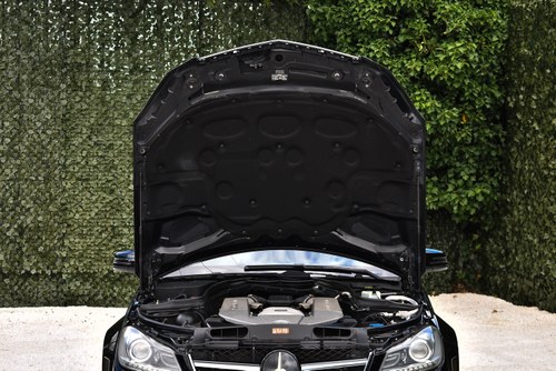 2014 Mercedes-Benz C63 AMG Coupe 6,3L V8 Te koop (foto 66 van 73)
