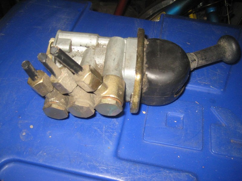 RENAULT - 2 RENAULT - 2
