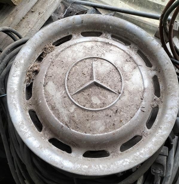 MERCEDES 220 D - 2 MERCEDES 220 D - 2