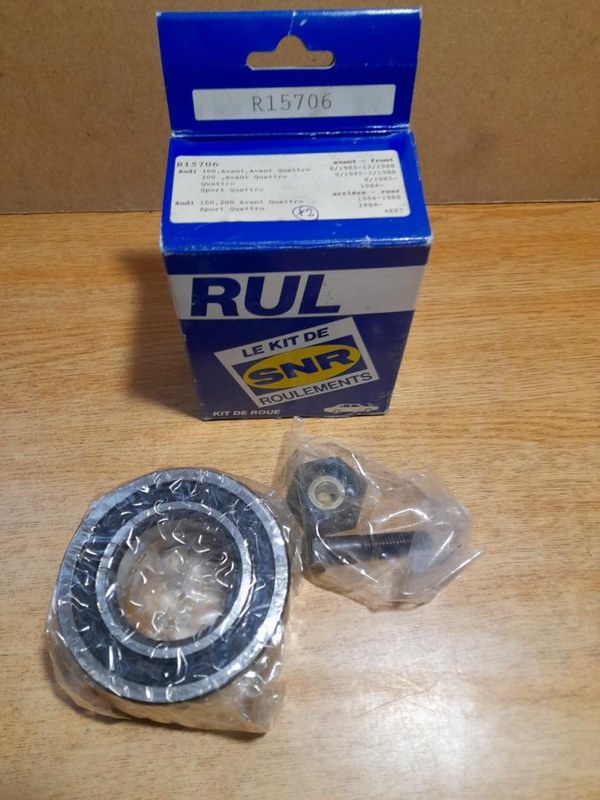 AUDI 100 - 1 AUDI 100 - 1
