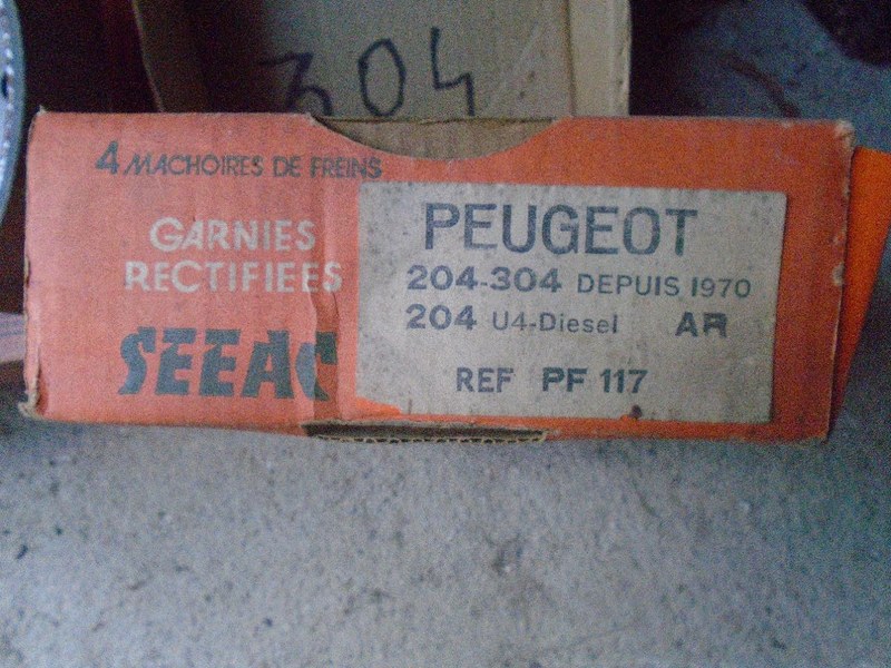 PEUGEOT 204 - 2 PEUGEOT 204 - 2