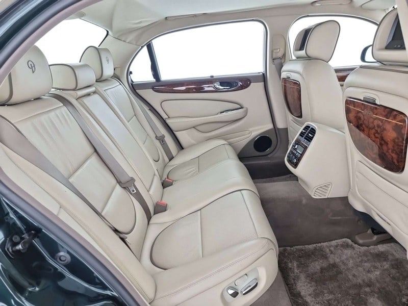 2008 Daimler Super Eight - 2 2008 Daimler Super Eight - 2