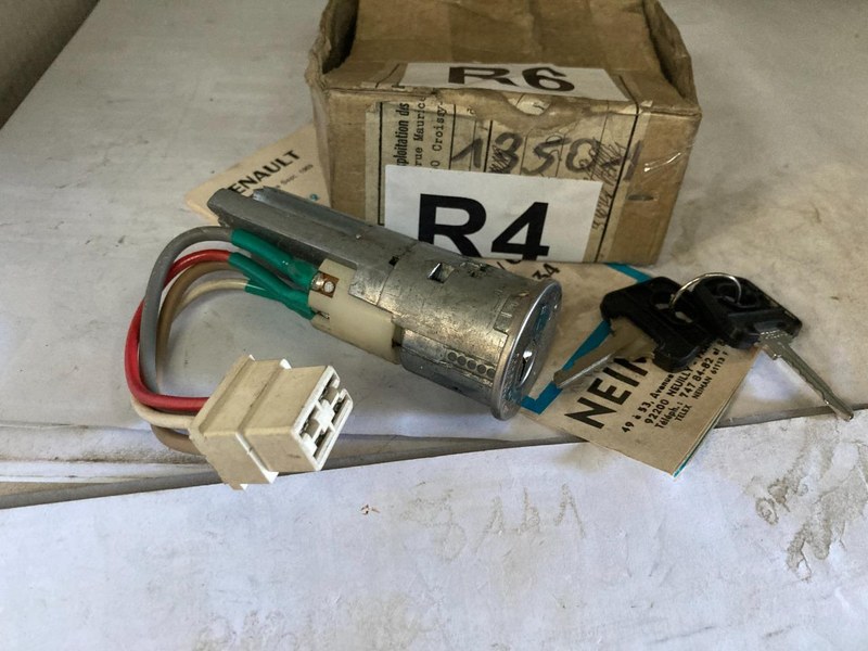 RENAULT 6 (R6) - 1 RENAULT 6 (R6) - 1