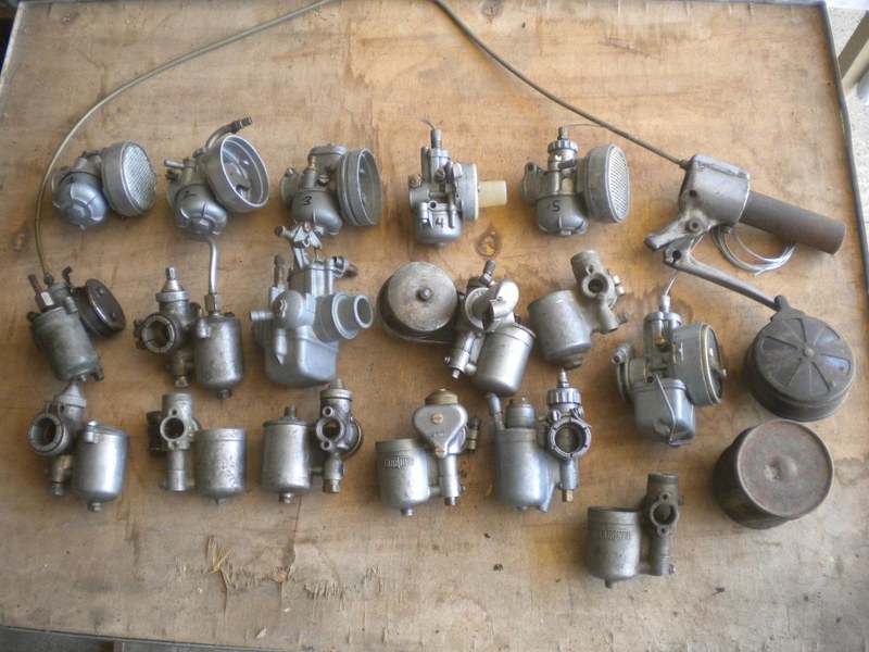 LOT DE CARBURATEURS moto - 1 LOT DE CARBURATEURS moto - 1