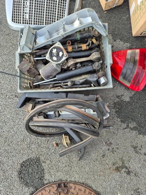 MERCEDES 280 SE - 2 MERCEDES 280 SE - 2