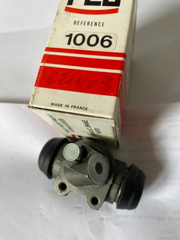 RENAULT 4L (R4L) - 1 RENAULT 4L (R4L) - 1