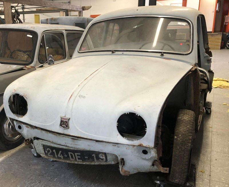 RENAULT Dauphine - 1 RENAULT Dauphine - 1