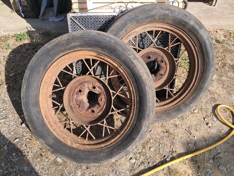 FORD B - 2 FORD B - 2