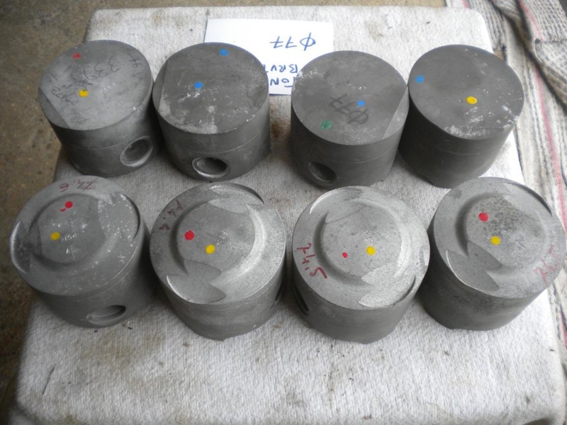 RENAULT lot de 8 pistons - 2 RENAULT lot de 8 pistons - 2