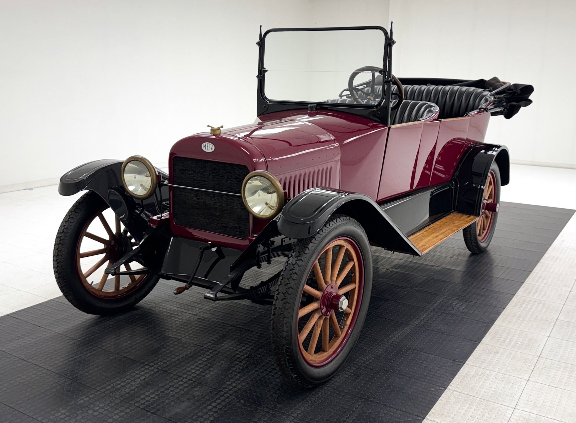 1917 Metz Model 25 Touring, foto 2