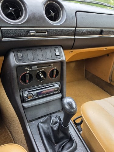 1979 Mercedes-Benz 300D Manual LHD Saloon W123 For Sale (picture 19 of 39)