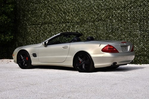 2003 Mercedes-Benz R230 SL500 “Designo Launch Edition” Convertible 5,0L V8 zum Verkauf (Bild 15 von 81)