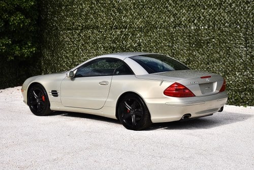 2003 Mercedes-Benz R230 SL500 “Designo Launch Edition” Convertible 5,0L V8 zum Verkauf (Bild 19 von 81)