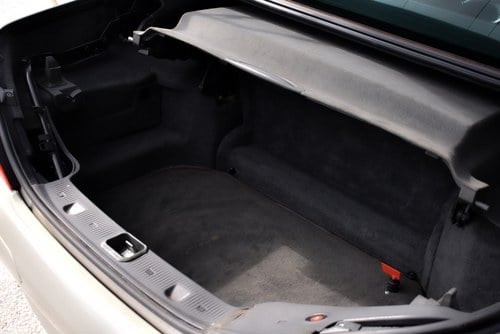 2003 Mercedes-Benz R230 SL500 “Designo Launch Edition” Convertible 5,0L V8 zum Verkauf (Bild 46 von 81)