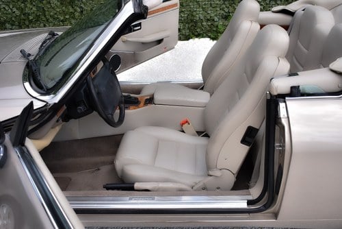 1995 Jaguar XJS 4.0 Convertible For Sale (picture 24 of 104)