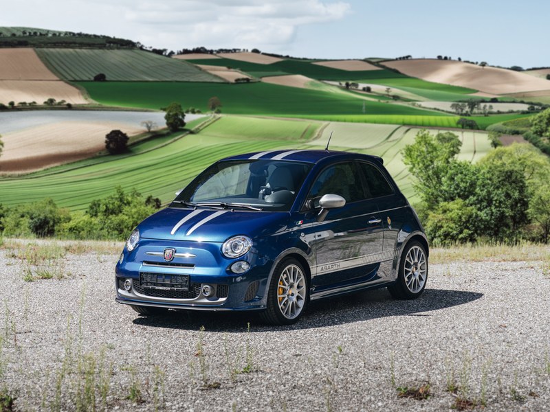 2010 Abarth 695 - 1 2010 Abarth 695 - 1