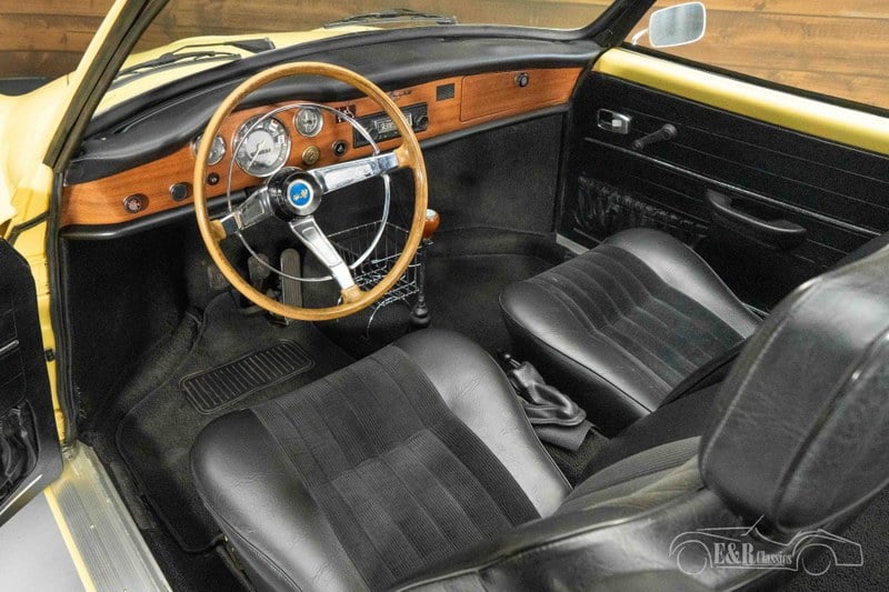 1971 Volkswagen Karmann Ghia - 2 1971 Volkswagen Karmann Ghia - 2