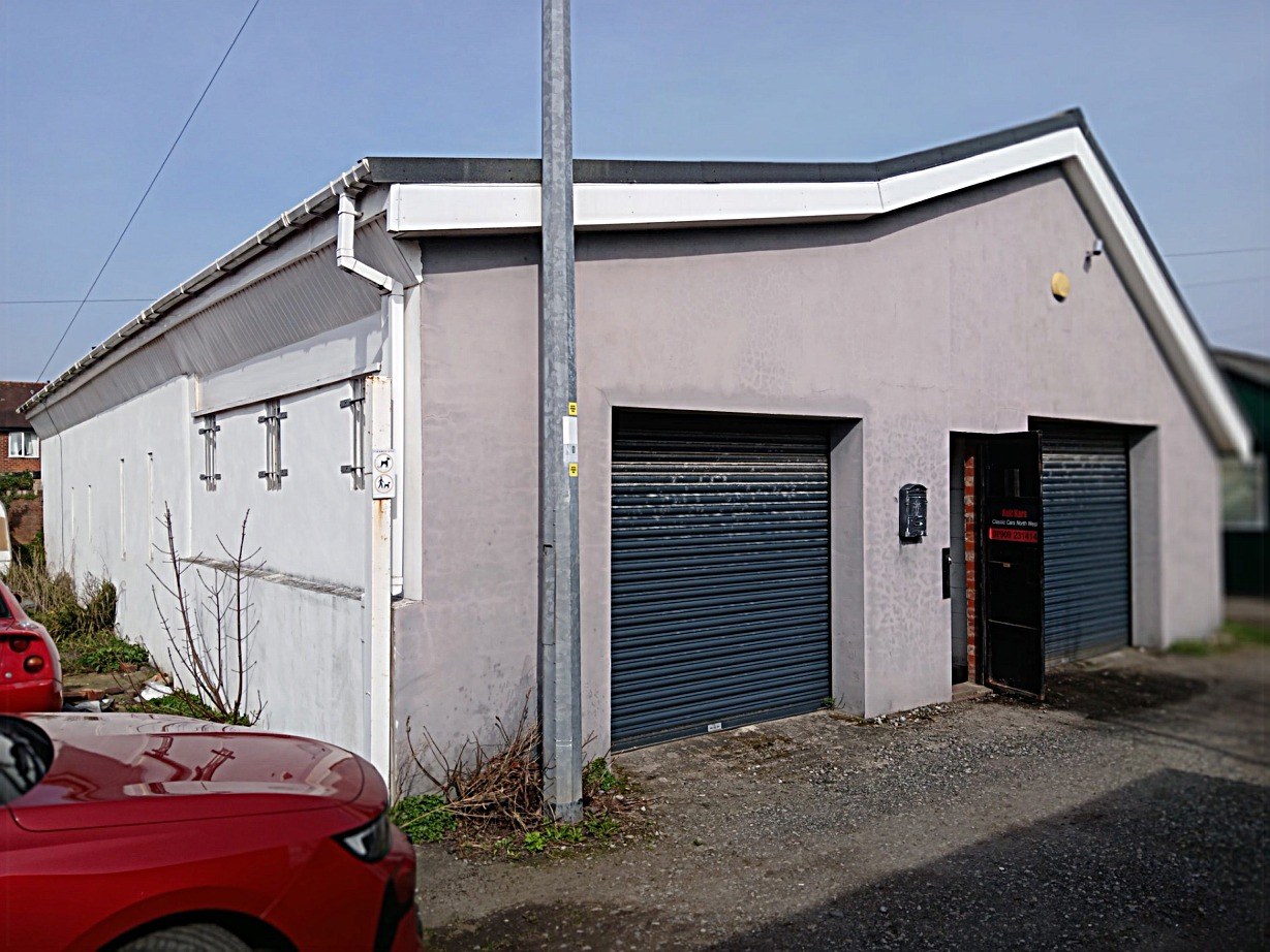 Freehold 8-car Classic Car Garage, foto 1