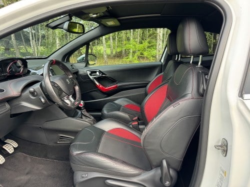 2014 Peugeot 208 GTi In vendita (immagine 21 di 138)