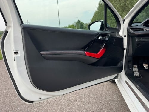 2014 Peugeot 208 GTi In vendita (immagine 28 di 138)