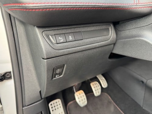 2014 Peugeot 208 GTi In vendita (immagine 32 di 138)