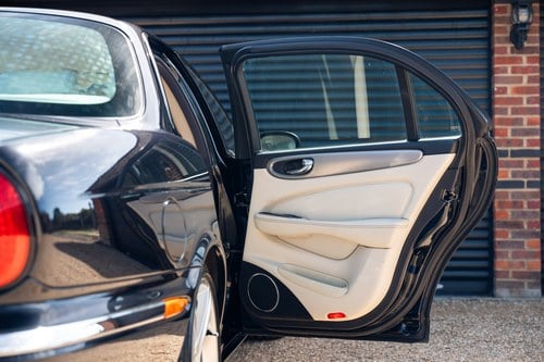 2006 Jaguar XJR Portfolio X356 Te koop (foto 115 van 234)