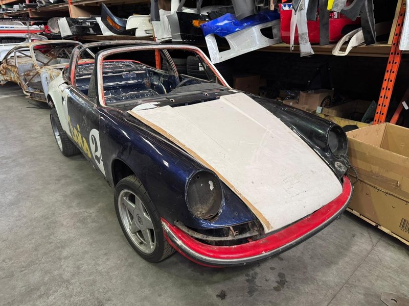 PORSCHE 911 - 1 PORSCHE 911 - 1