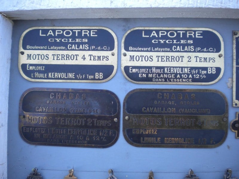 LOT 32 MÉDAILLES plaques moto - 2 LOT 32 MÉDAILLES plaques moto - 2