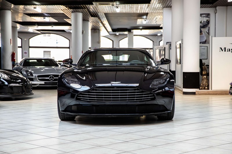 2019 Aston Martin DB11 - 2 2019 Aston Martin DB11 - 2
