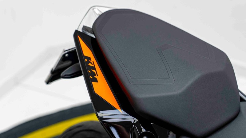 2022 KTM 390 Duke - 2 2022 KTM 390 Duke - 2
