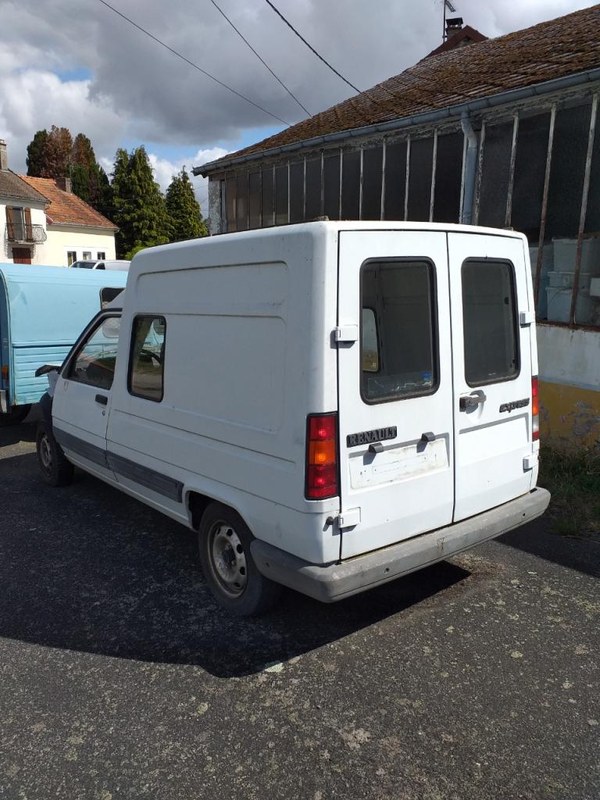 RENAULT Express - 2 RENAULT Express - 2