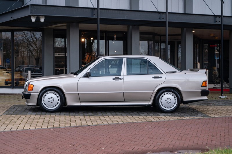 1986 Mercedes 190 E - 2 1986 Mercedes 190 E - 2