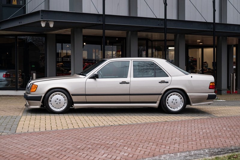 1986 Mercedes E Class - 2 1986 Mercedes E Class - 2