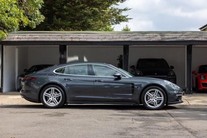 2017 Porsche Panamera - 2 2017 Porsche Panamera - 2