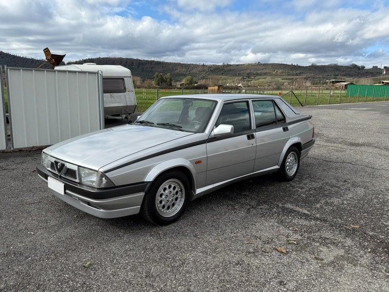 1992 Alfa Romeo 75 - 1 1992 Alfa Romeo 75 - 1