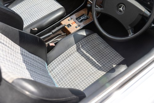 1988 Mercedes-Benz 300SL R107 For Sale (picture 77 of 175)