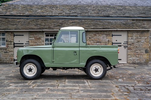 1970 Land Rover Series IIA 88" - Peter Rabbit 2 Movie Car En venta (imagen 9 de 72)